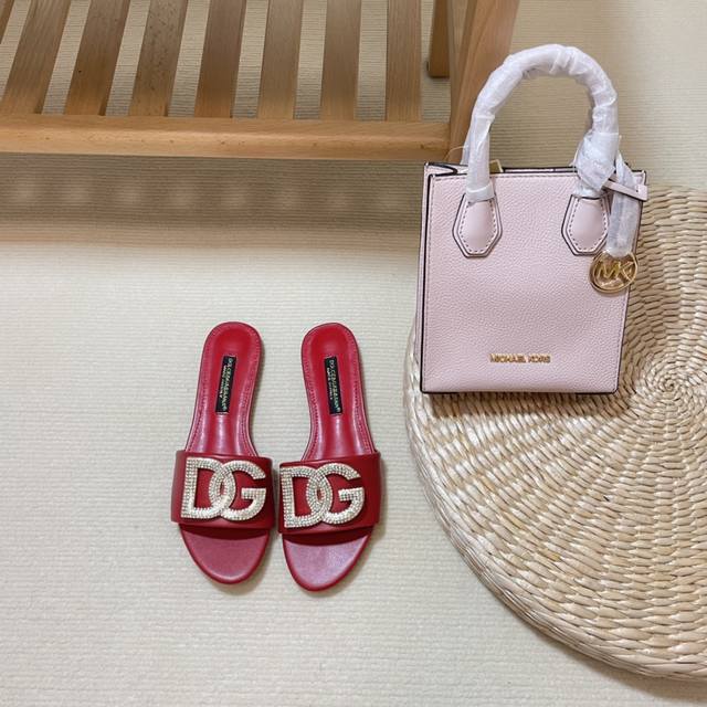 橙子出厂价 哑光 杜嘉班纳 D&G 春夏新款 Dg水钻扣平底拖鞋 日常休闲一字拖沙滩拖 码数：35-43